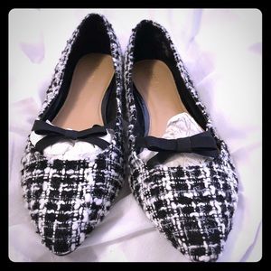 Black & white flats